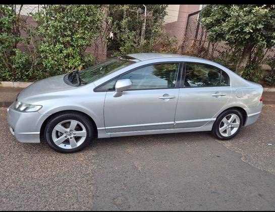 HONDA CIVIC 1.8 LXS 16V FLEX 4P AUTOMÁTICO HONDA CIVIC 1.8 LXS 16V FLEX 4P AUTOMÁTICO